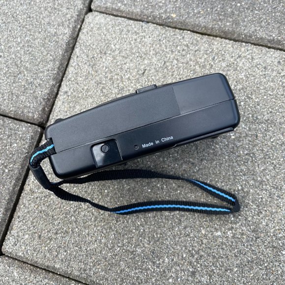 35mm Film Camera - Halina Panorama Camera - Picture 5 of 5